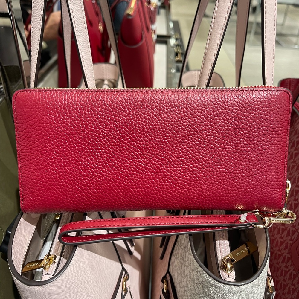 MICHAEL KORS Jet Set Travel Lg Continental Wristlet Phone Holder Wallet 
Cherry - Picture 15 of 16